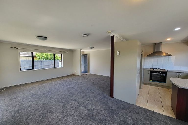 Photo of property in 27 Tussock Avenue, Mangere, Auckland, 2022