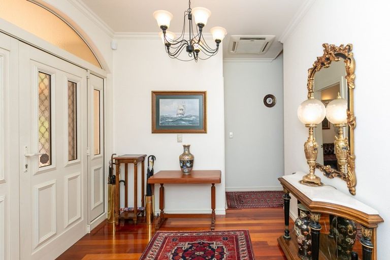 Photo of property in 8 Selwyn Road, Hospital Hill, Napier, 4110