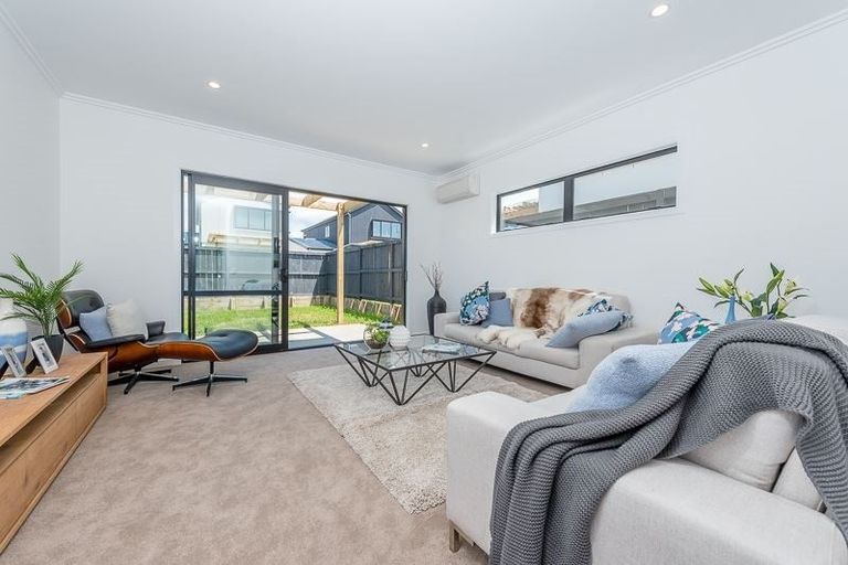 Photo of property in 12 Sacred Kingfisher Road, Hobsonville, Auckland, 0618