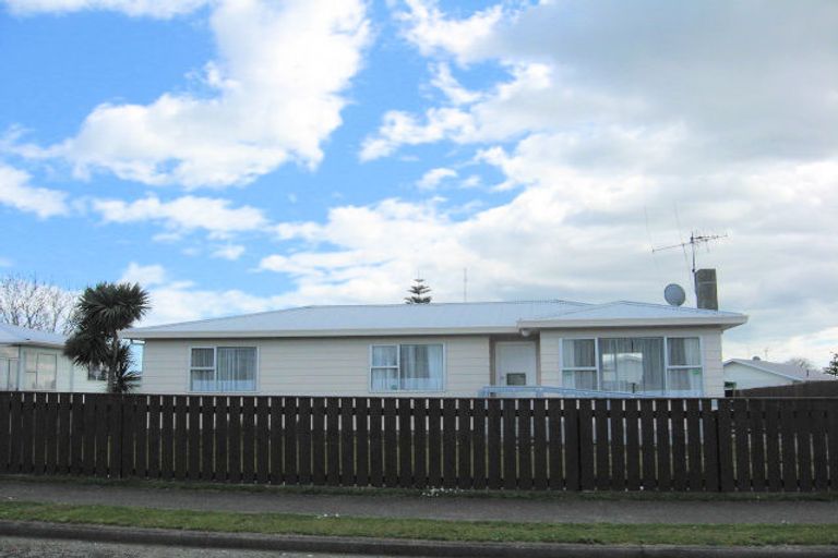 Photo of property in 11 Heather Street, Levin, 5510