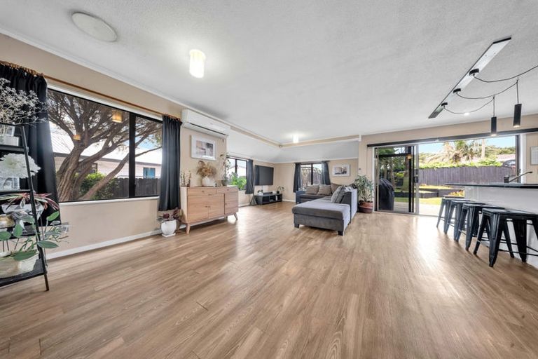 Photo of property in 5 Leven Lane, Totara Heights, Auckland, 2105