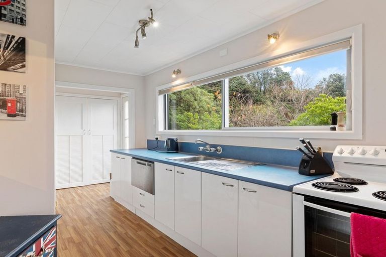 Photo of property in 14 Grays Road, Plimmerton, Porirua, 5026