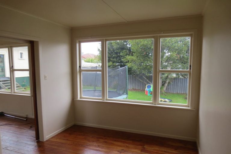 Photo of property in 11 Freyberg Avenue, Papatoetoe, Auckland, 2104