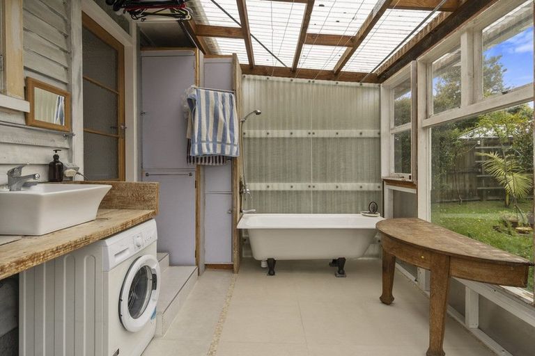 Photo of property in 50 Roberts Road, Te Atatu South, Auckland, 0610