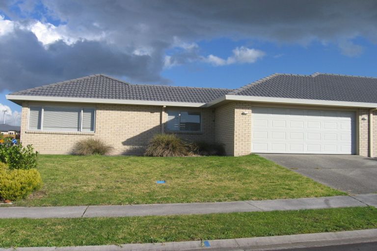 Photo of property in 2 Adrigole Place, East Tamaki, Auckland, 2013