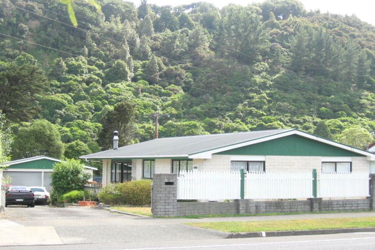 Photo of property in 75 Gemstone Drive, Birchville, Upper Hutt, 5018