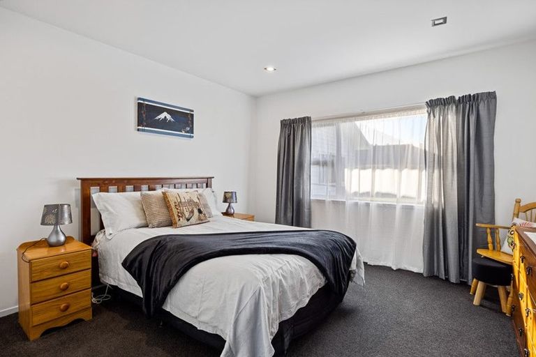 Photo of property in 22 Mercade Close, Stratford, 4332