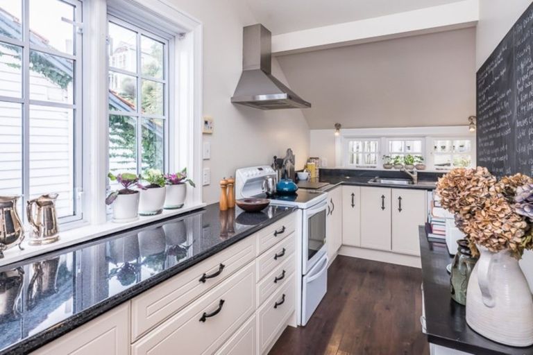 Photo of property in 12 Frandi Street, Thorndon, Wellington, 6011