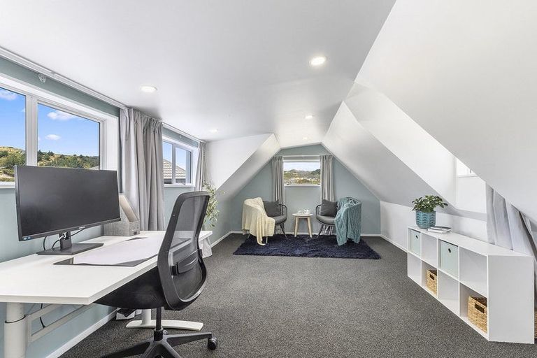 Photo of property in 35 James Cook Drive, Whitby, Porirua, 5024