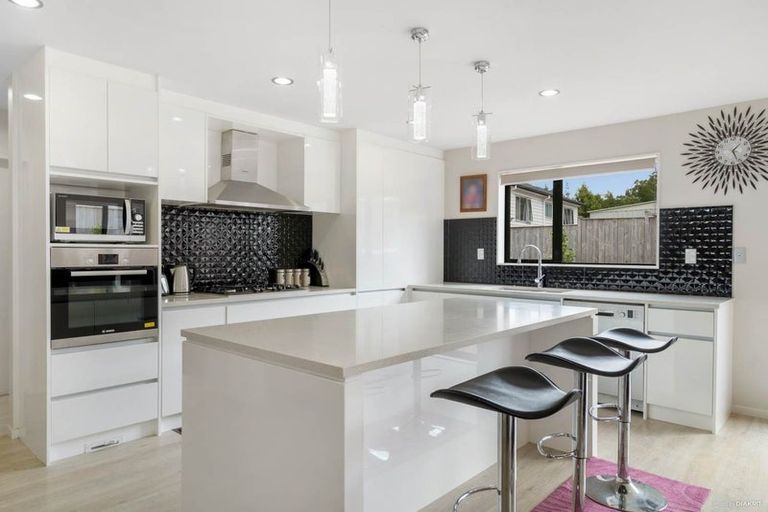 Photo of property in 23 Platinum Rise, Ranui, Auckland, 0612