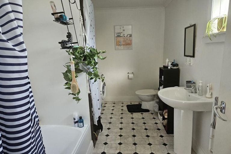 Photo of property in 3/133 Kelburn Parade, Kelburn, Wellington, 6012