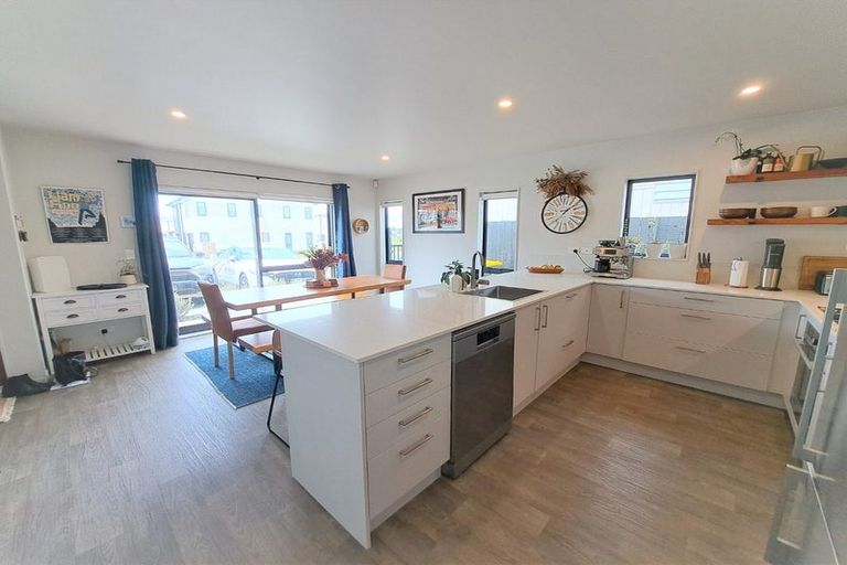 Photo of property in 80 Matawhanga Drive, Wattle Downs, Auckland, 2103