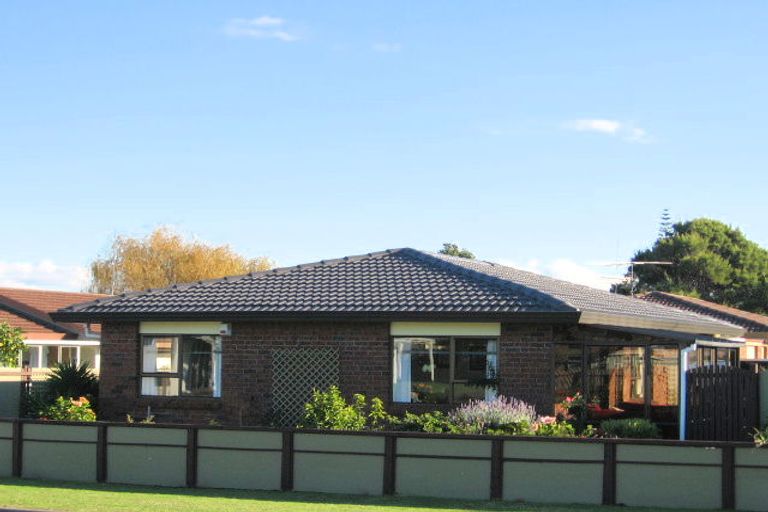 Photo of property in 2/216 Centreway Road, Orewa, 0931