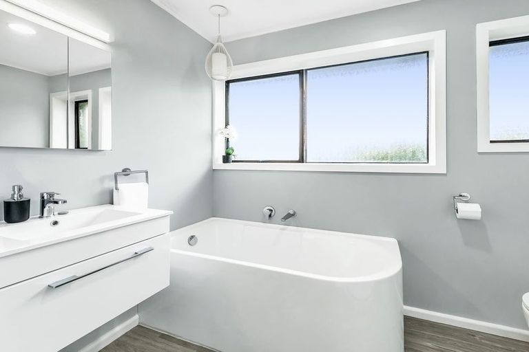 Photo of property in 413 Yaldhurst Road, Russley, Christchurch, 8042