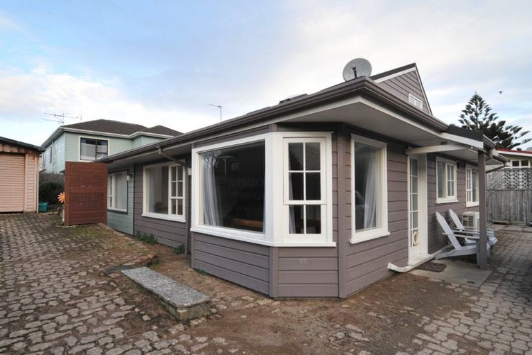 Photo of property in 165c Queens Drive, Lyall Bay, Wellington, 6022