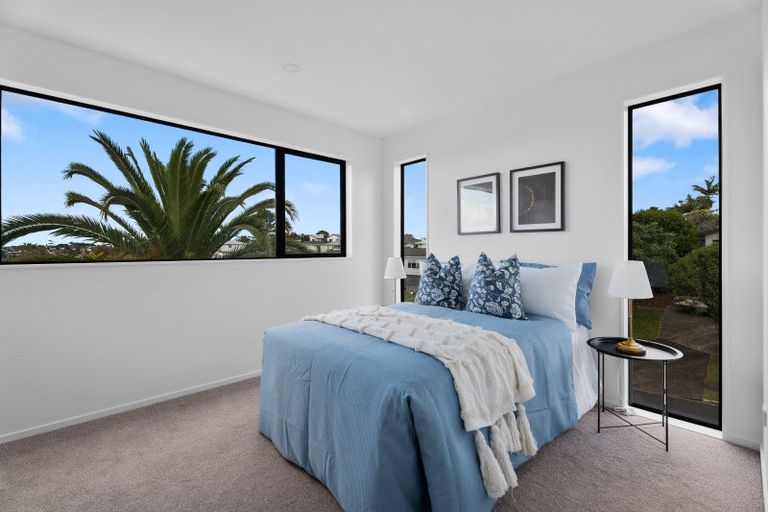 Photo of property in 1/33 Elizabeth Drive, West Harbour, Auckland, 0618