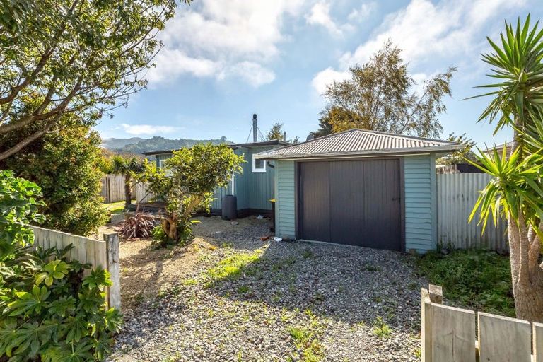 Photo of property in 15 Woodward Street East, Featherston, 5710