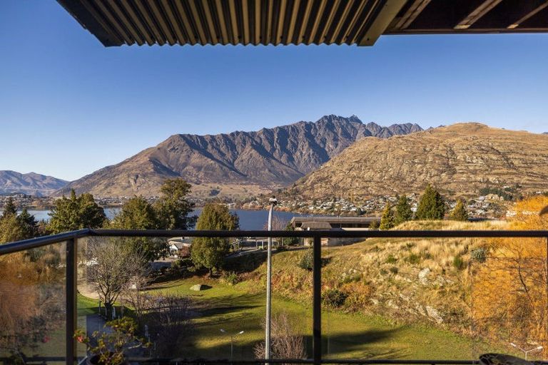 Photo of property in 2 Quartz Rise, Queenstown, 9300