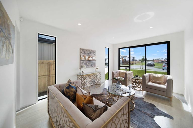 Photo of property in 13 Korowhiti Road, Clarks Beach, 2122