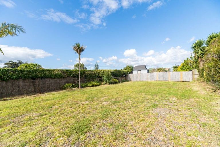 Photo of property in 2/75 Marine Parade, Mellons Bay, Auckland, 2014
