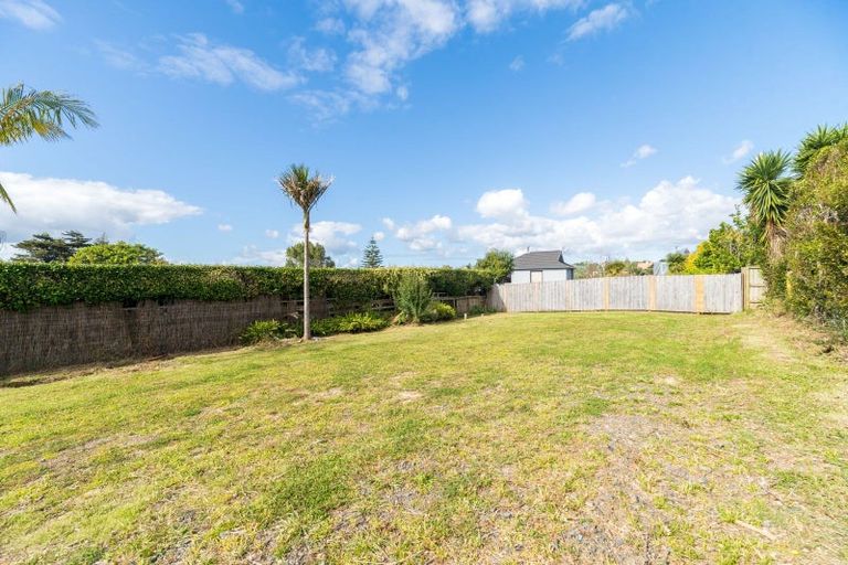 Photo of property in 75 Marine Parade, Mellons Bay, Auckland, 2014