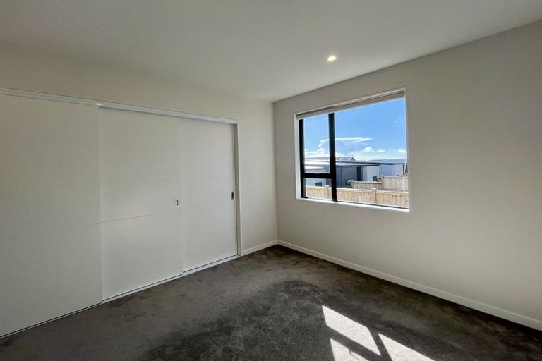 Photo of property in 25 Kuaha Road, Massey, Auckland, 0614