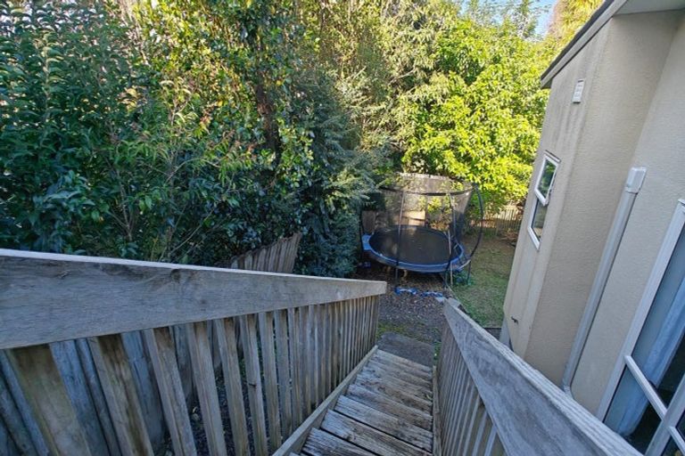 Photo of property in 9 Ryehill Close, New Lynn, Auckland, 0600