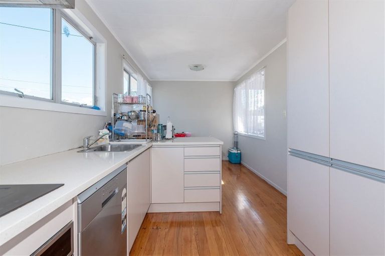 Photo of property in 7 Coletta Lane, Te Atatu South, Auckland, 0610