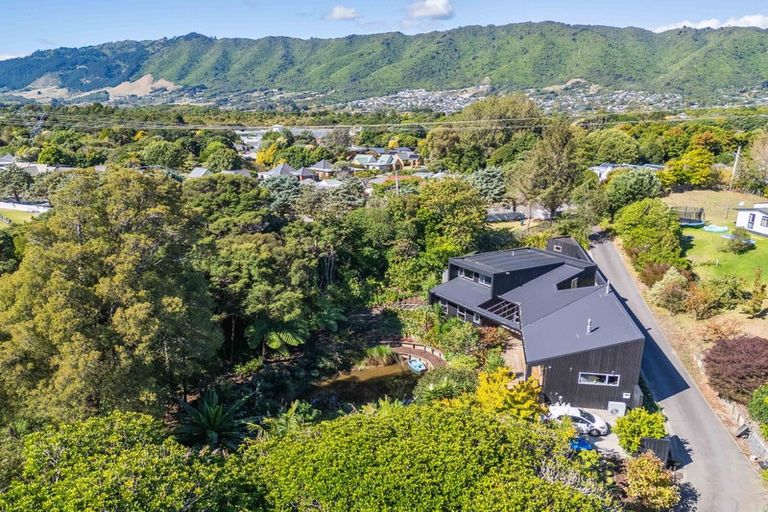 Photo of property in 118 Ngarara Road, Waikanae, 5036