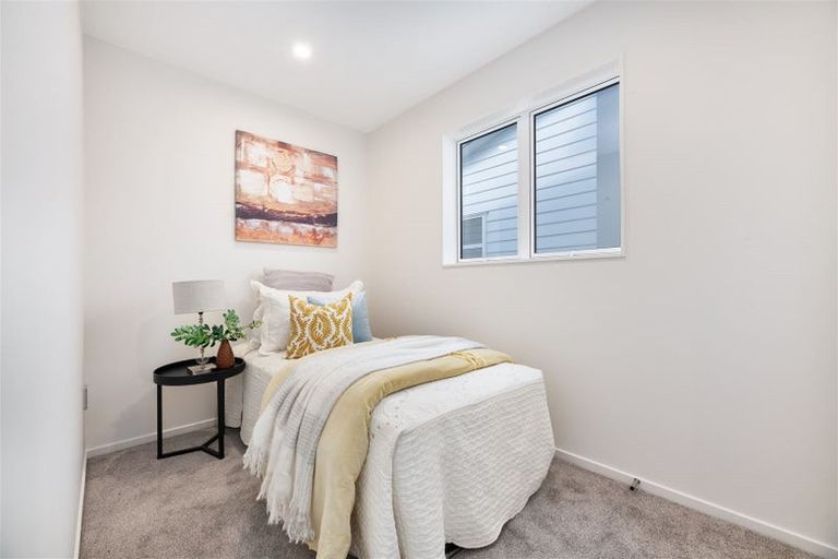 Photo of property in 3e Kingdale Road, Henderson, Auckland, 0610