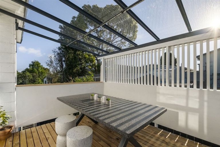 Photo of property in 1/136 Bradbury Road, Botany Downs, Auckland, 2010