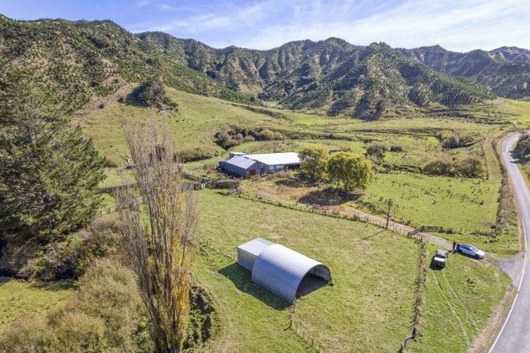 Photo of property in 2560 Rawhitiroa Road, Matemateaonga, Eltham, 4399