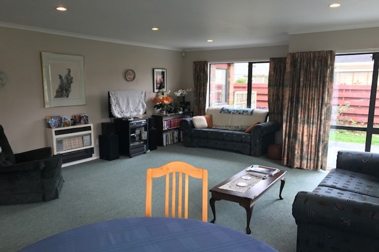 Photo of property in 5a Chilton Grove, Hokowhitu, Palmerston North, 4410