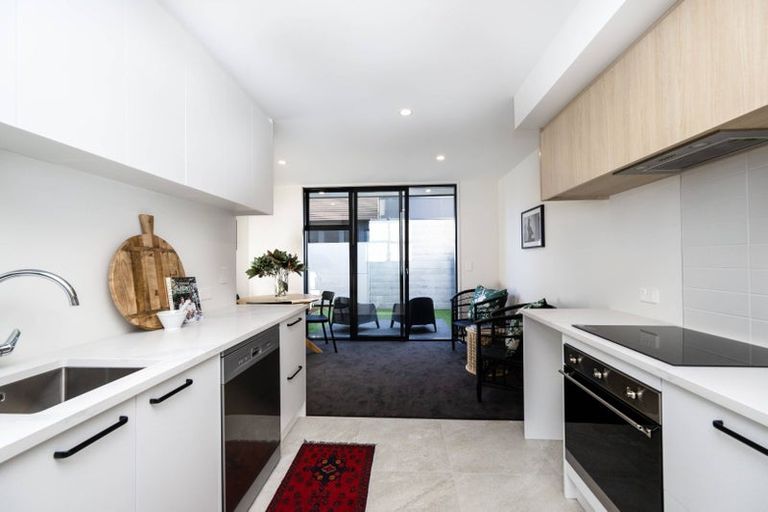 Photo of property in 2/35 Gracefield Avenue, Christchurch Central, Christchurch, 8013