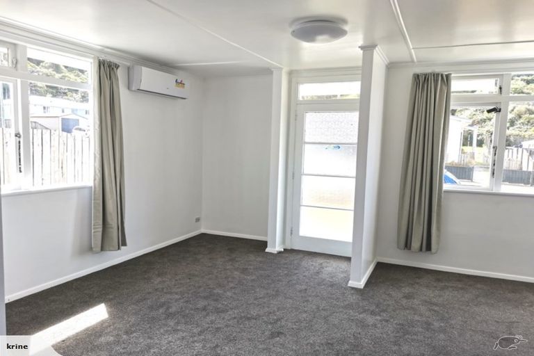 Photo of property in 35 Hanson Grove, Stokes Valley, Lower Hutt, 5019