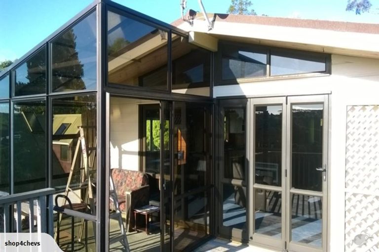 Photo of property in 13 Lindaver Grove, Merrilands, New Plymouth, 4312