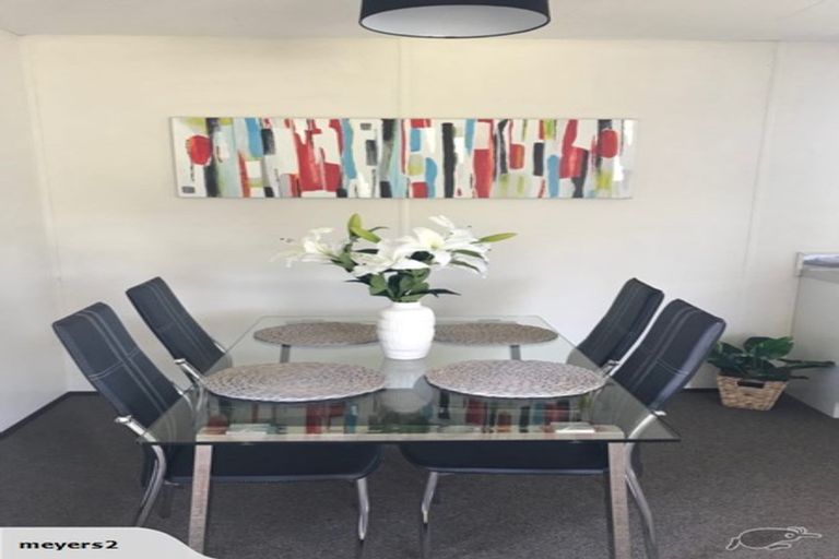 Photo of property in 1/4 Hanson Place, West Harbour, Auckland, 0618