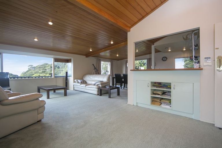 Photo of property in 19 Cascade Avenue, Waiatarua, Auckland, 0604