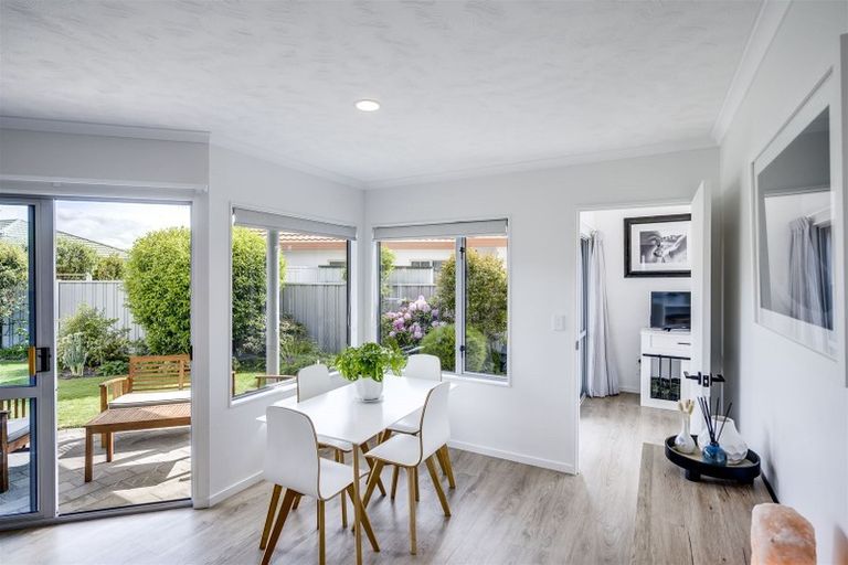 Photo of property in 6 Sloane Place, Taradale, Napier, 4112