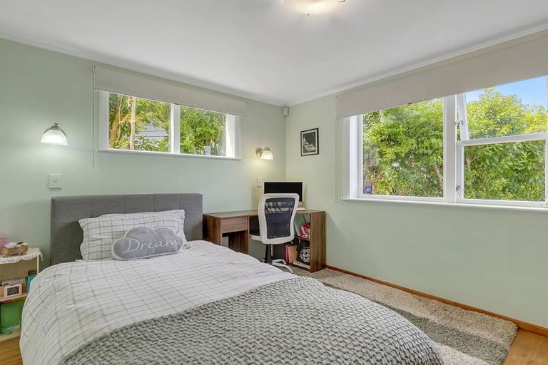 Photo of property in 115 Dowse Drive, Maungaraki, Lower Hutt, 5010