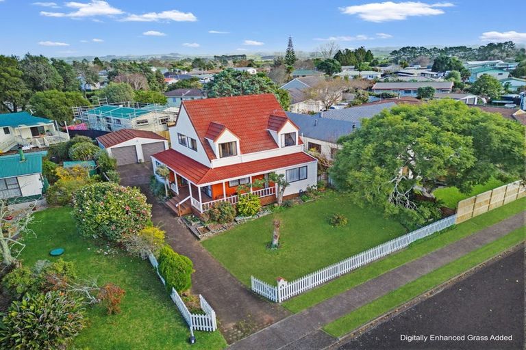 Photo of property in 14 Riverside Drive, Waiuku, 2123
