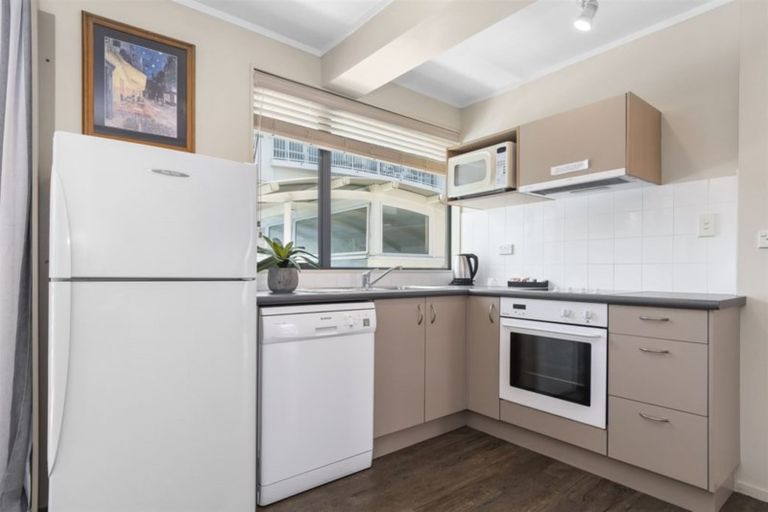 Photo of property in Capri Apartments, 5 The Mall, Mount Maunganui, 3116