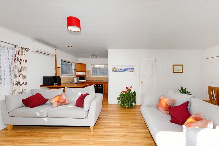 Photo of property in 1/19 Pine Avenue, Henderson, Auckland, 0612