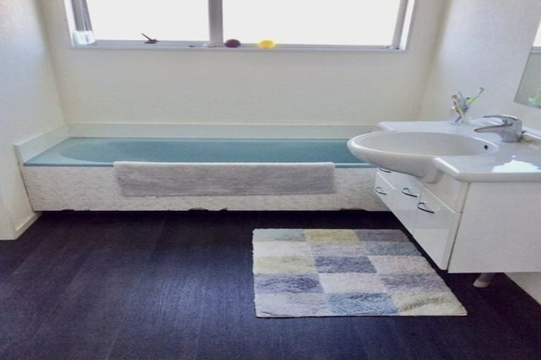 Photo of property in 1/98a Lake Terrace Road, Burwood, Christchurch, 8061