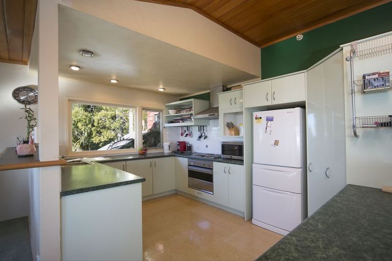 Photo of property in 19 Cascade Avenue, Waiatarua, Auckland, 0604