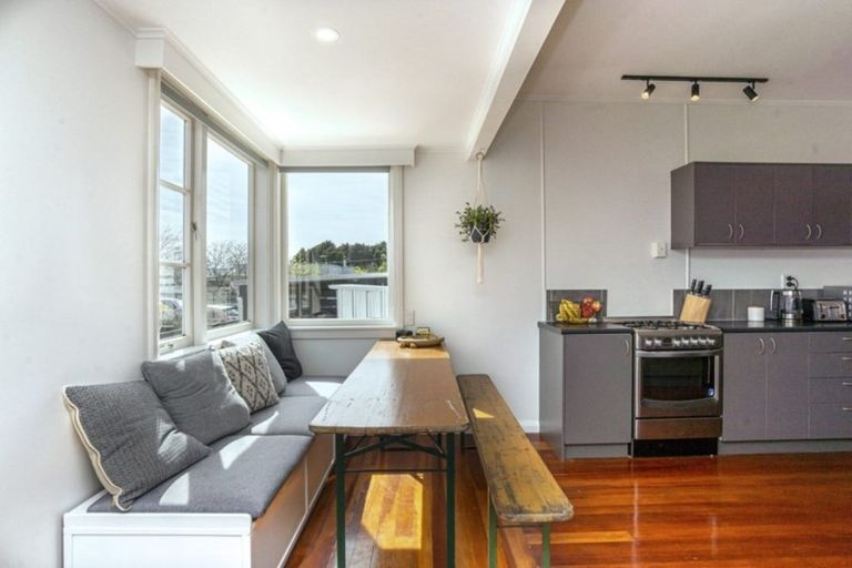 Photo of property in 14 Cornwall Street, Brooklands, New Plymouth, 4310