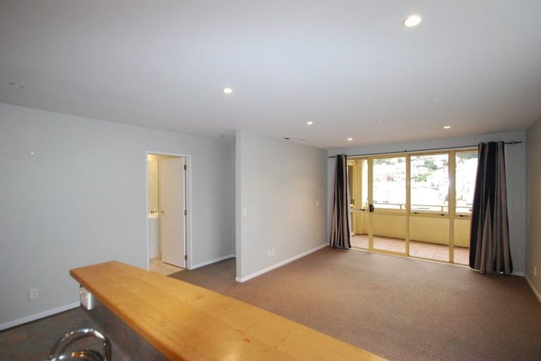 Photo of property in 6f/5 Kent Terrace, Mount Victoria, Wellington, 6011