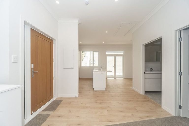 Photo of property in 58 Mortimer Terrace, Brooklyn, Wellington, 6021