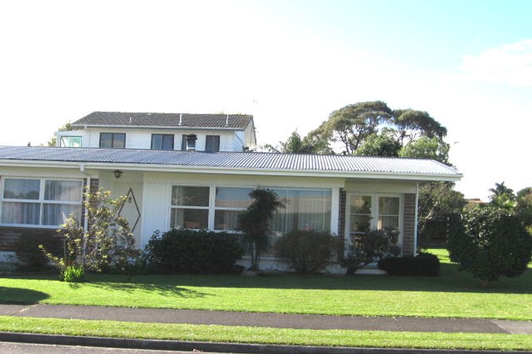 Photo of property in 1 Edgar Pearce Place, Howick, Auckland, 2014