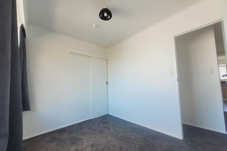 Photo of property in 114 Gloaming Hill, Titahi Bay, Porirua, 5022